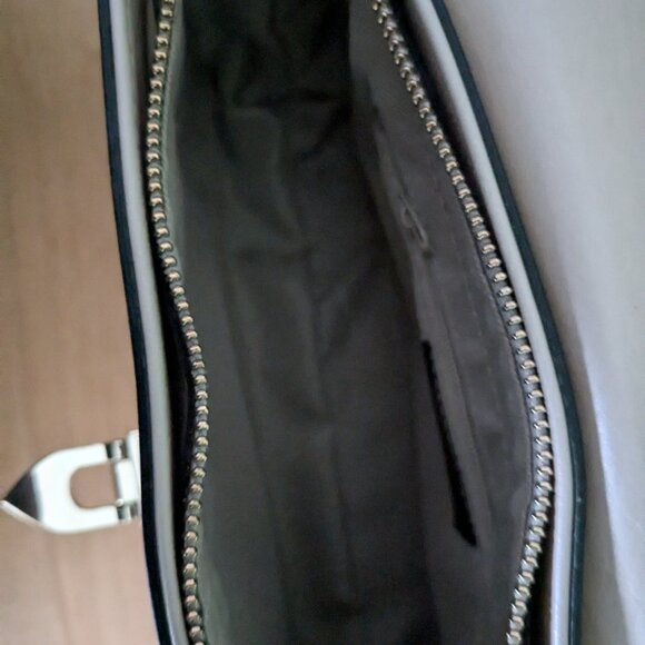 Roberta M Purse - Picture 6 of 8